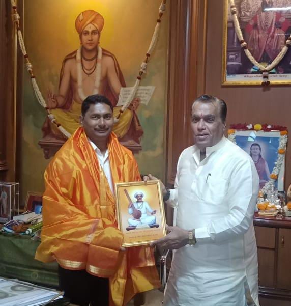 मा. भागवत कराड साहेबांसोबत वसंत मुंडे